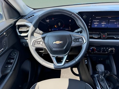 Used 2024 Chevrolet TrailBlazer LT w/ LT Cold Weather Package FWD image 12