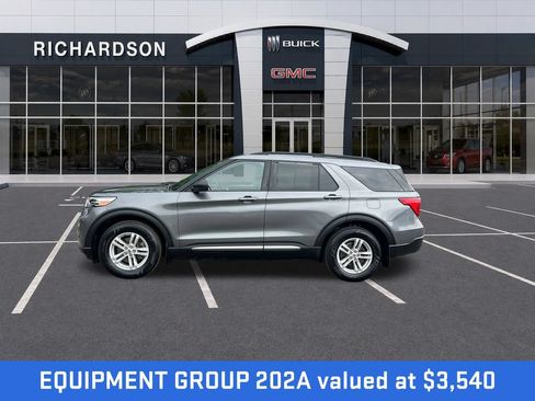 Used 2021 Ford Explorer XLT w/ Equipment Group 202A AWD/4WD image 2