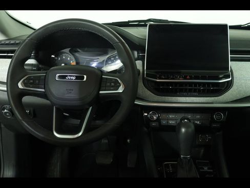 Used 2022 Jeep Compass Latitude AWD/4WD image 16