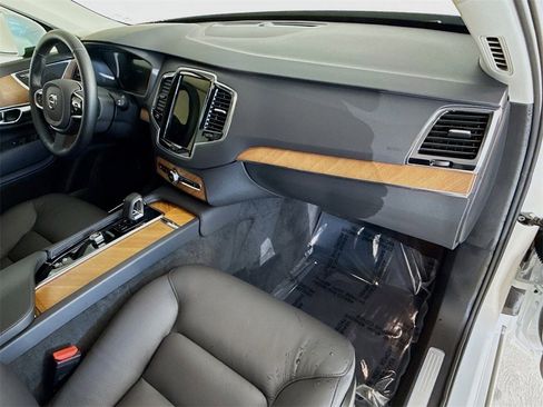 Certified 2025 Volvo XC90 B6 Plus w/ Protection Package Premier image 31