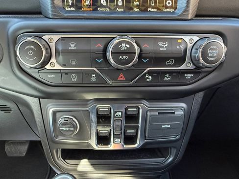 Used 2022 Jeep Gladiator Overland image 23