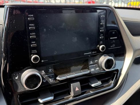 Used 2020 Toyota Highlander XLE AWD/4WD image 5