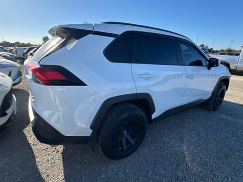 Used 2021 Toyota RAV4 LE AWD/4WD image 5