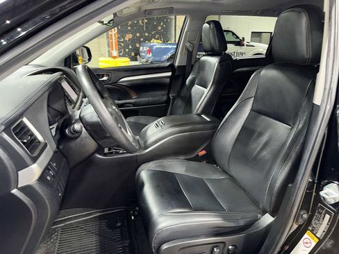 Certified 2019 Toyota Highlander XLE AWD/4WD image 15