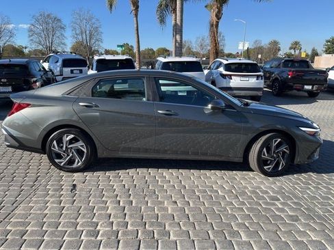 New 2025 Hyundai Elantra Limited image 5