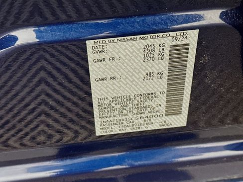 Used 2025 Nissan Leaf S image 12