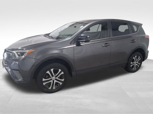 Used 2018 Toyota RAV4 LE FWD image 1