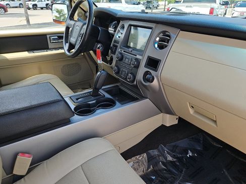 Used 2016 Ford Expedition XLT w/ Equipment Group 202A RWD image 16
