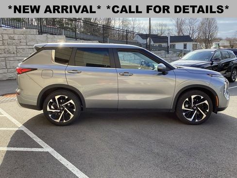 Used 2022 Mitsubishi Outlander SE image 8