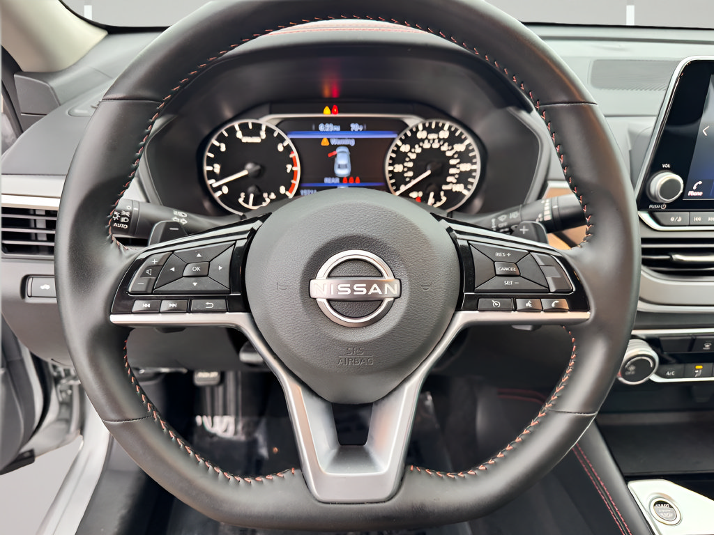 Used 2025 Nissan Altima 2.5 SR FWD image 13