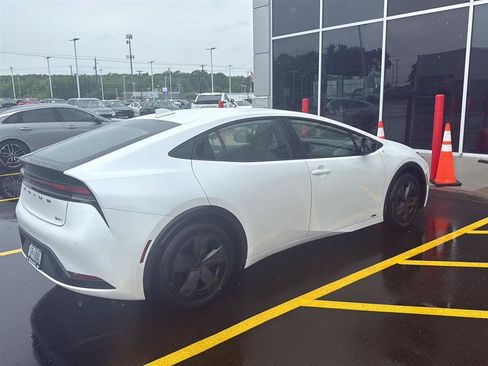 Used 2024 Toyota Prius LE AWD/4WD image 2
