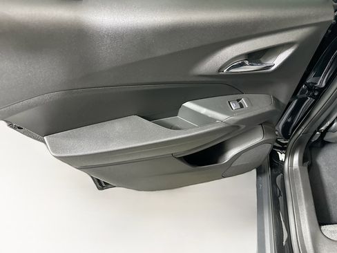 Used 2025 Chevrolet Trax RS w/ Sunroof Package image 26