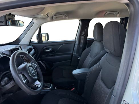 Used 2023 Jeep Renegade Latitude AWD/4WD image 10