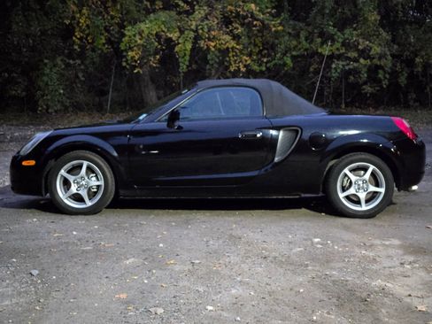 Used 2000 Toyota MR2 RWD image 2