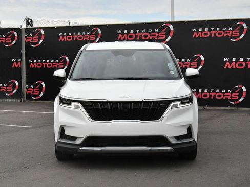 Used 2024 Kia Carnival LX image 2