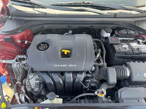 Used 2017 Hyundai Elantra SE image 11