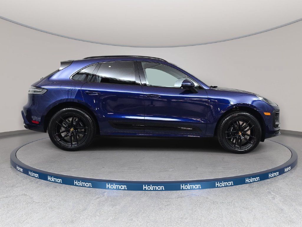 Used 2025 Porsche Macan GTS AWD/4WD image 5