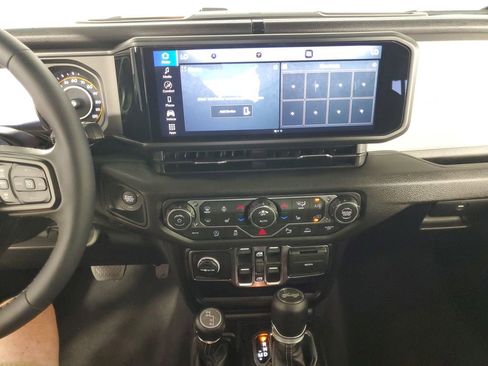 Used 2026 Jeep Wrangler Unlimited Sport AWD/4WD image 16