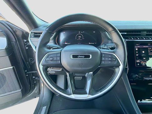 Used 2022 Jeep Grand Cherokee Altitude image 37