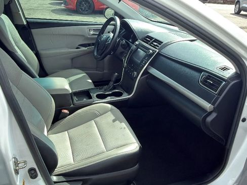 Used 2017 Toyota Camry SE image 2