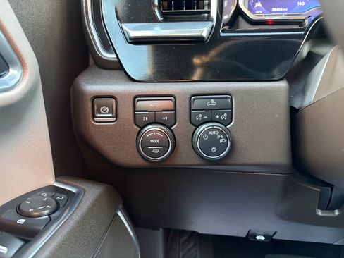 Used 2025 Chevrolet Silverado 1500 LT AWD/4WD image 18