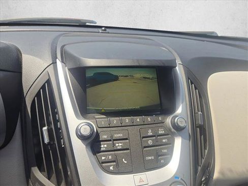 Used 2017 Chevrolet Equinox LT FWD image 14
