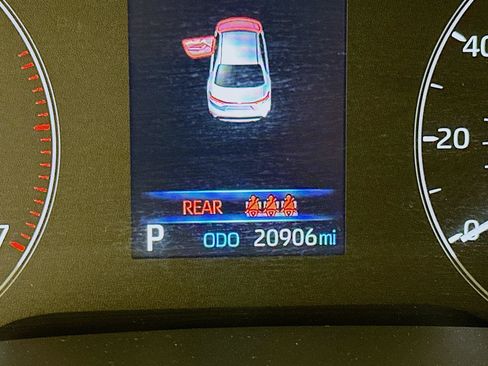 Used 2025 Toyota Corolla LE w/ Carpet Mat Package (TMS) FWD image 19