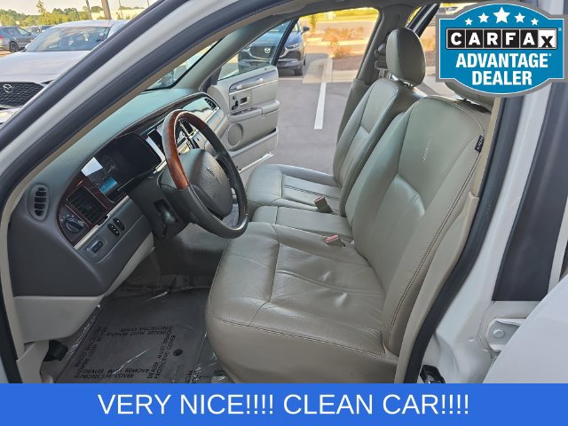 Used 2008 Lincoln Town Car Signature Limited RWD image 12