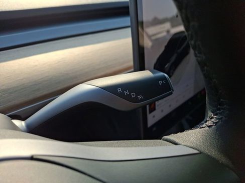 Used 2023 Tesla Model Y Long Range AWD/4WD image 15