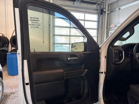 Used 2022 Chevrolet Silverado 1500 LT image 11