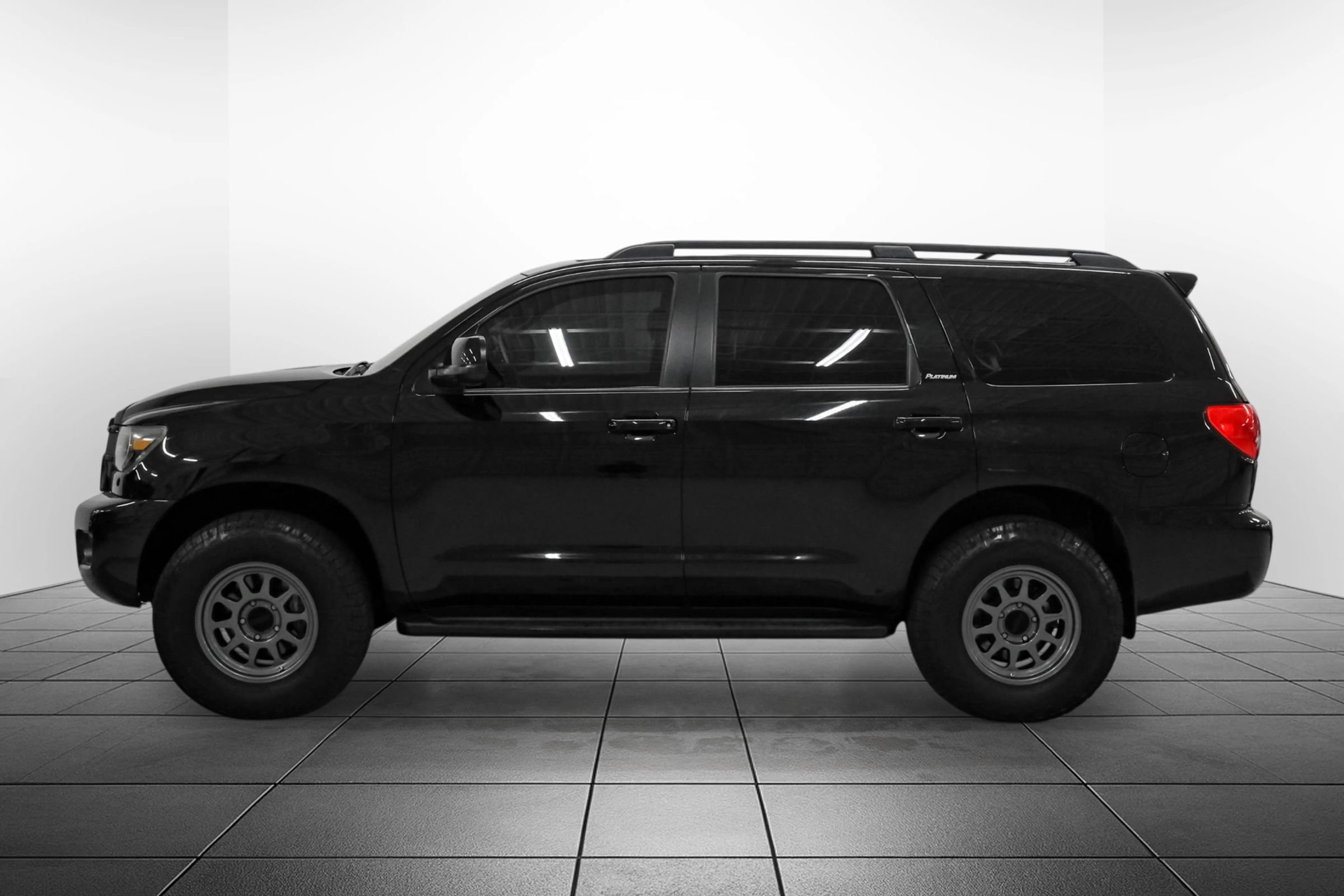 Used 2010 Toyota Sequoia Platinum AWD/4WD image 9