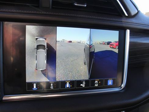 Used 2022 GMC Yukon XL Denali w/ Denali Premium Package image 37