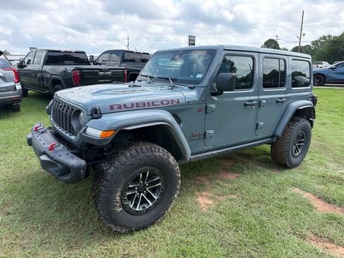 Used 2024 Jeep Wrangler Unlimited Rubicon AWD/4WD image 2