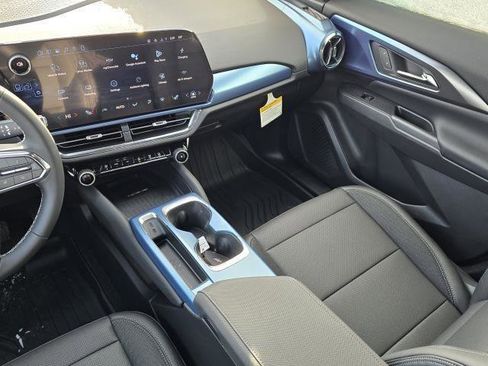 New 2026 Chevrolet Equinox EV LT image 32