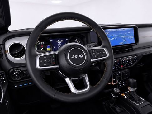 Used 2024 Jeep Wrangler Unlimited Sahara w/ Technology Group AWD/4WD image 21