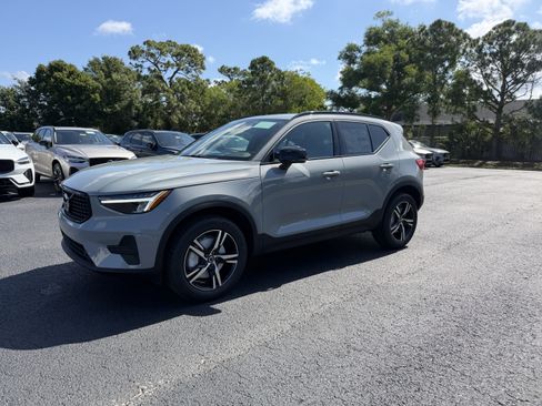 New 2026 Volvo XC40 B5 Core AWD/4WD image 7
