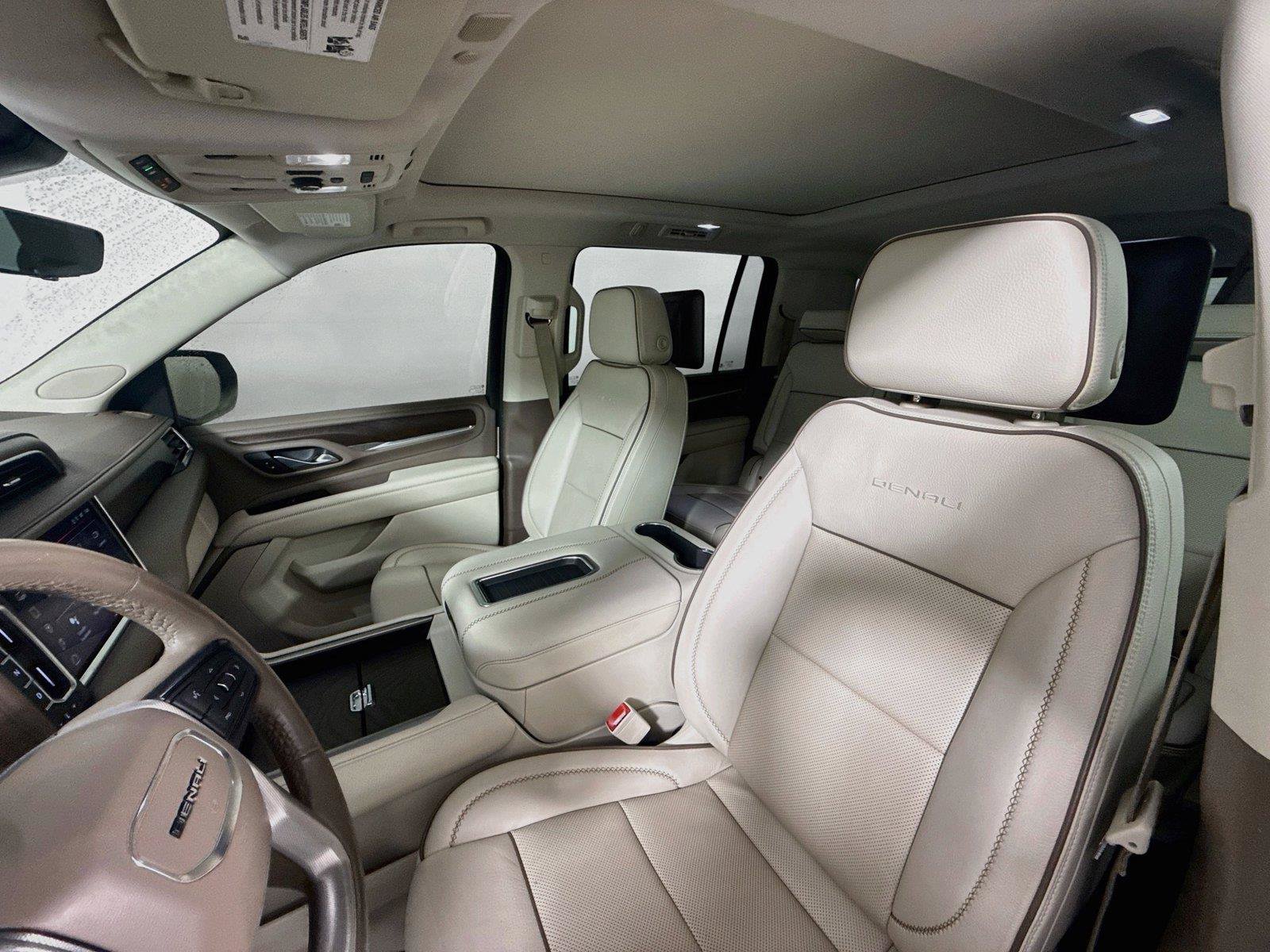 Used 2022 GMC Yukon XL Denali w/ Denali Ultimate Package AWD/4WD image 12