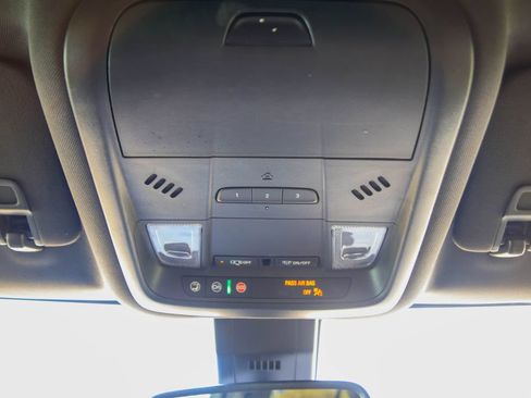 Used 2024 Chevrolet Equinox Premier FWD image 18