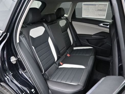 New 2025 Volkswagen Taos SEL image 44