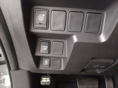 Used 2025 Nissan Frontier SV RWD image 17