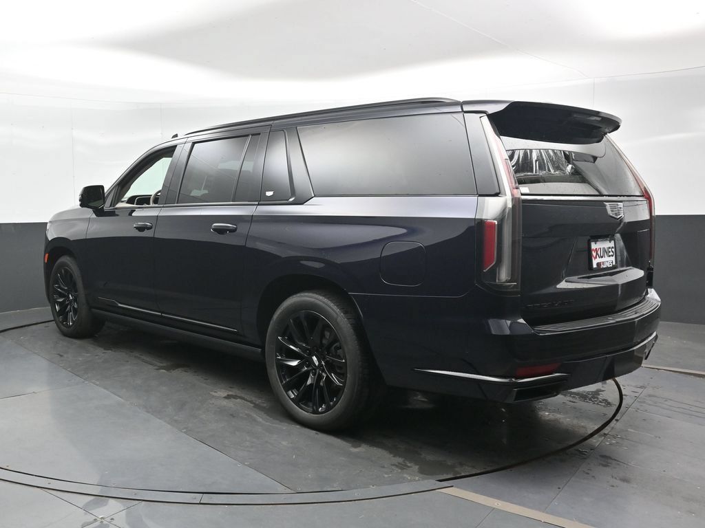 Used 2023 Cadillac Escalade ESV Sport Platinum w/ LPO, ONYX Package AWD/4WD image 9