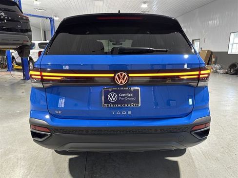 Certified 2025 Volkswagen Taos SE image 7