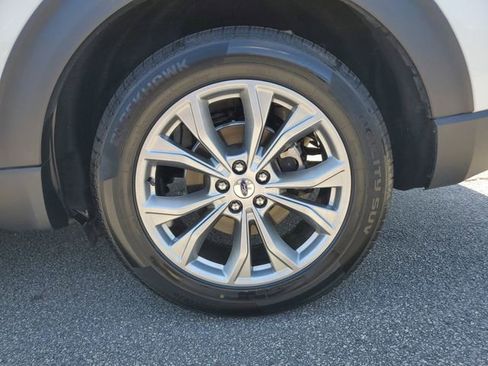 Used 2023 Ford Explorer XLT w/ Equipment Group 202A RWD image 12