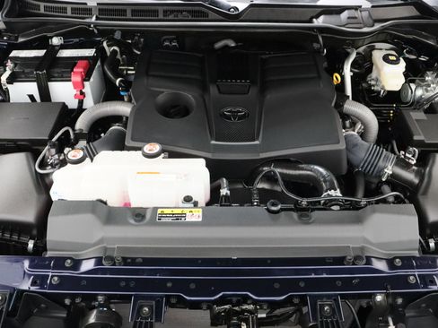 Certified 2026 Toyota Tundra Limited w/ Power Package image 40