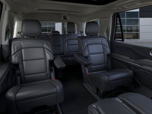 New 2026 Lincoln Navigator Reserve AWD/4WD image 11