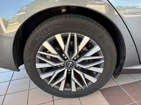 Used 2025 Nissan Altima 2.5 SV FWD image 29