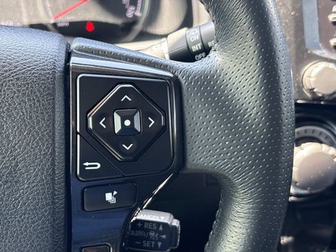 Used 2020 Toyota 4Runner TRD Off-Road Premium w/ Moonroof Package AWD/4WD image 19