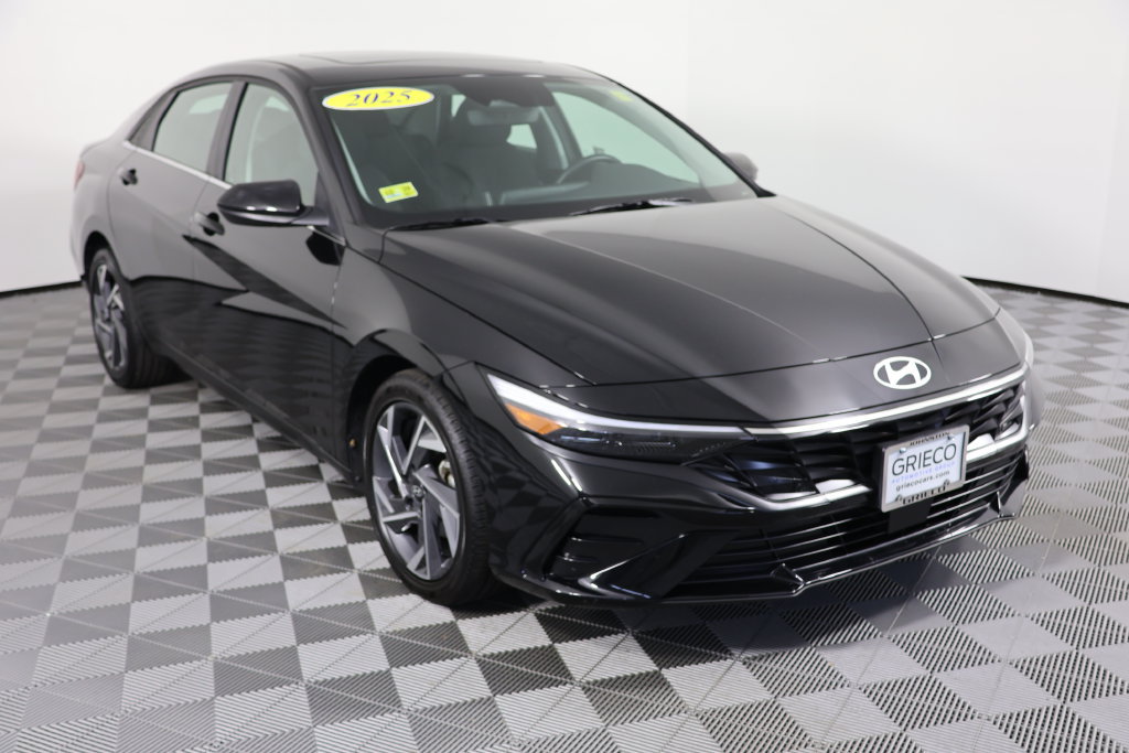 Used 2025 Hyundai Elantra SEL FWD image 1