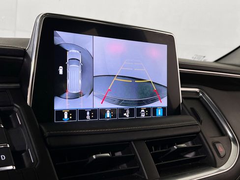 Used 2021 GMC Yukon AT4 w/ Technology Package image 13