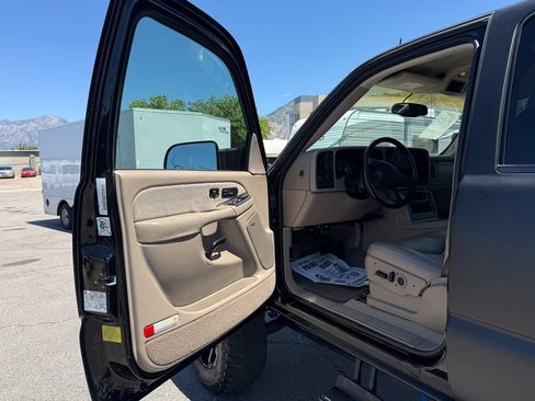 Used 2003 GMC Sierra 2500 SLT w/ SLT Preferred Equipment Group AWD/4WD image 10